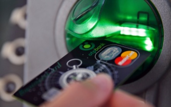 Bankváltásnál egyszerűsödhet az ingyenes készpénzfelvétel