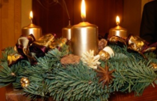 Ne hagyjuk felügyelet nélkül az égő adventi gyertyát!