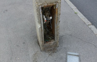 Nem nyúlka bele, mer' megcsap a delej