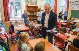 Idén is megajándékozta a város az elsősöket