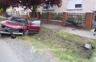 Árokba hajtott egy autó Darányban