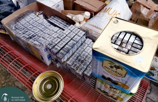 Több mint hétszáz doboz cigarettát találtak egy bolgár buszban