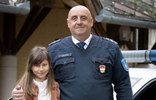 Tizedik születésnapján találkozott Szofi azzal a rendőrrel, aki segített neki világra jönni