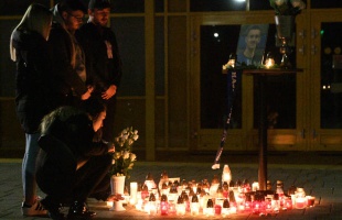Néma csendben búcsúztak Iván Gergőtől a Kaposvár Arénánál