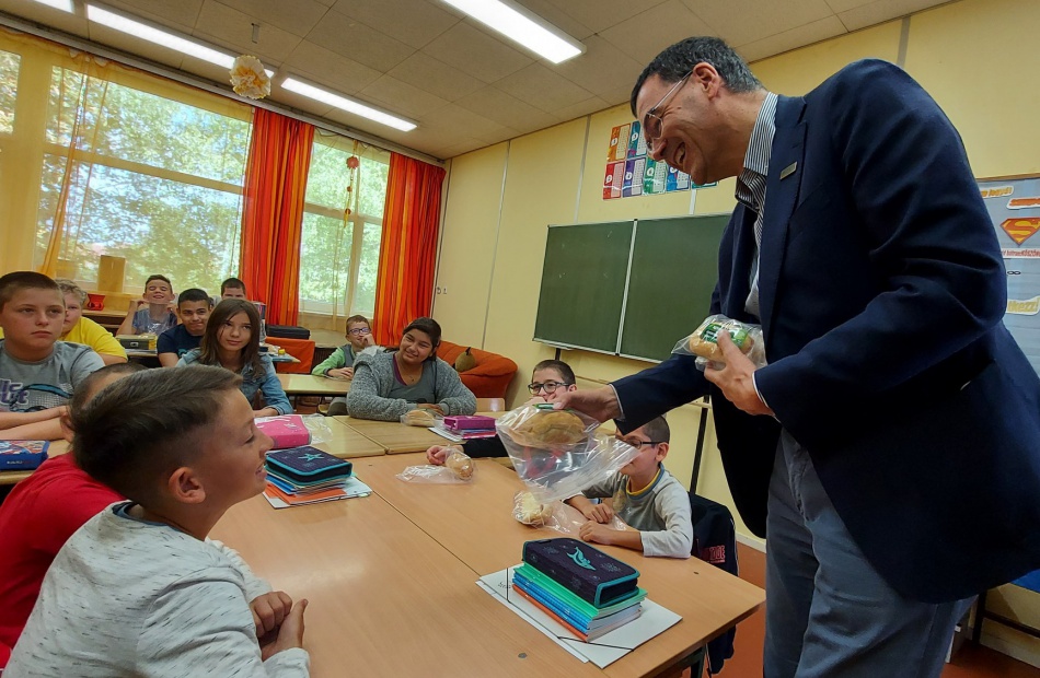 Idén is szendvicsosztással kezdték a tanévet a Bárcziban