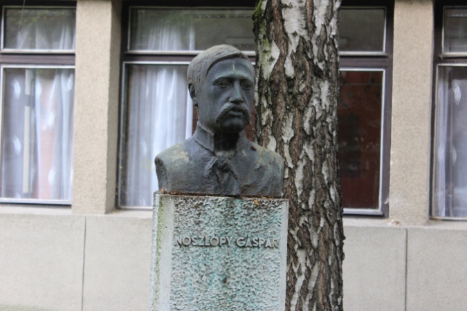 Szobor a szabadságharcosnak