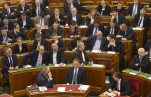 Elfogadta az Országgyűlés az új adócsomagot