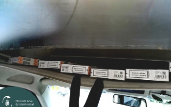 600 doboz cigarettát vitt ajándékba a családnak a bolgár sofőr