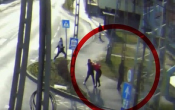 A donneri templomnál esett egymásnak két nő - videó