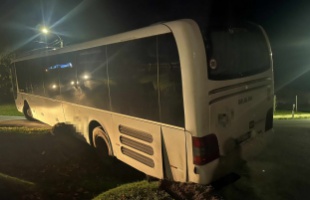 Árokba hajtott egy busz Böhönyén