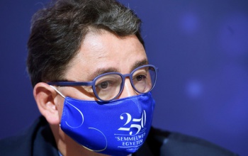 Merkely Béla szerint az új variáns ellen kevésbé hatékony a maszk
