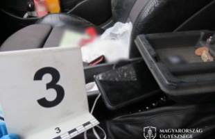 AZ M7-es autópályán fogták el a somogyi rendőrök az embercsempészeket