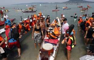 Rekordszámú jelentkezés érkezett az idei Balaton-átevezésre