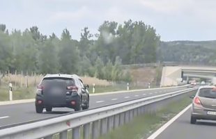 Sokkoló jelenet a 67-esen – forgalommal szemben száguldott egy autós