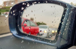 Az őszi autózás veszélyeire figyelmeztet a Magyar Közút