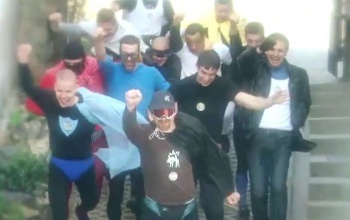 Ez már retro? Találtunk két videót a somogyos fiúk modernkori locsolásáról