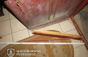 Vascsővel támadt exbarátnőjére és annak ismerősére