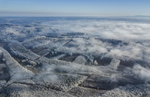 Továbbra is marad a borult, ködös idő