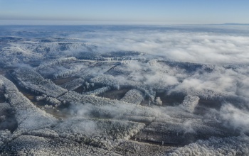 Továbbra is marad a borult, ködös idő