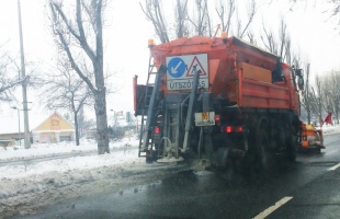 Megelőző sószórást végeznek éjjel, ahol szükséges, írja a Közút