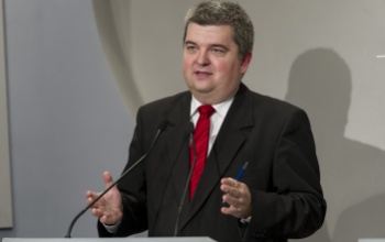 Czibere: két év alatt további 33 százalékos béremelés lesz a szociális ágazatban