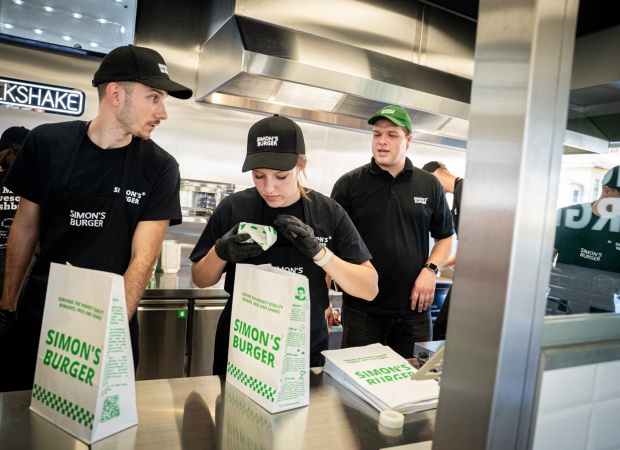 Vasárnap délben nyit a Simon's Burger Kaposváron – fotók