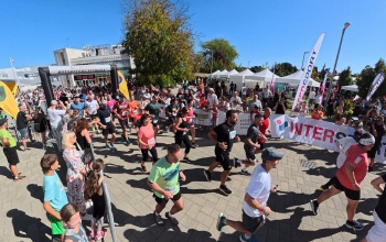Így rajtolt el a B64 Deseda Futógála két mezőnye – 360 fokos videó