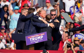 Donald Trumpot támadás érte a választási gyűlésén