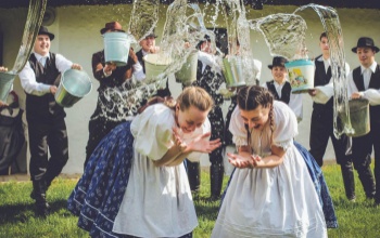 Locsolkodás és megújulás – mit jelent ma a húsvét hétfő?