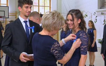 Szalagavató a katolikus gimiben - videó