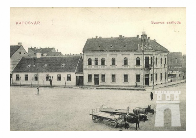 A Szarvas üzletházról...