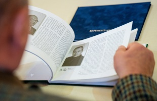 Újra megjelent a képviselői arcképcsarnok