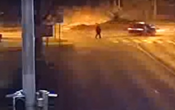 Driftelés közben majdnem elütött egy gyalogost a BMW-s Kaposváron - VIDEÓVAL