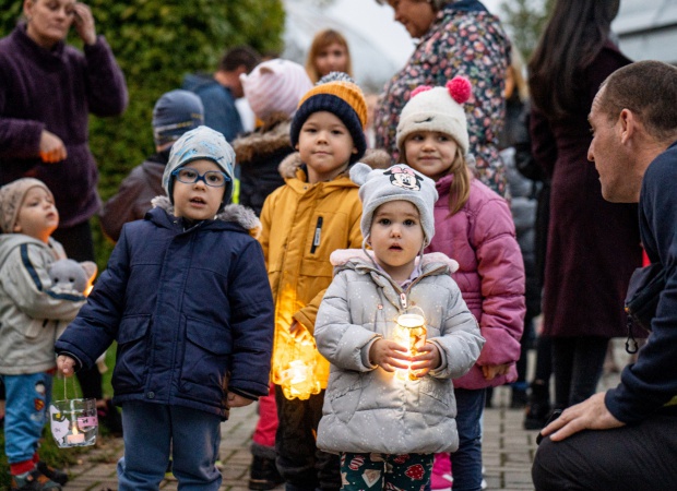 A közösen megélt idő a legfontosabb - családjaikkal sétáltak a Búzavirág ovisai