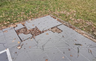Megrongálódott a Cseri park kosárpályájának burkolata