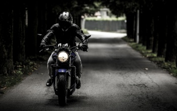 Háromszor tiltották el a motorost