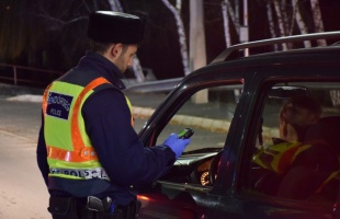 Egy autó, három sofőr - mindegyikük ittasan vezetett