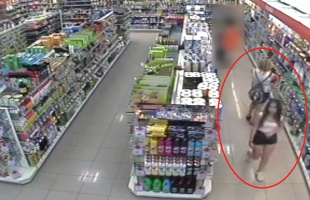 Százezer forint értékben lopott parfümöket két nő a Müllerből