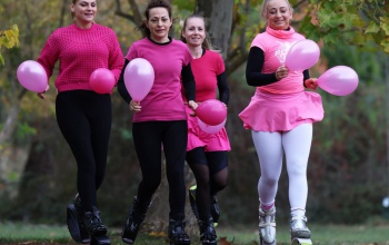 Kangoo cipős futással hívták fel a figyelmet a mellrák elleni küzdelemre