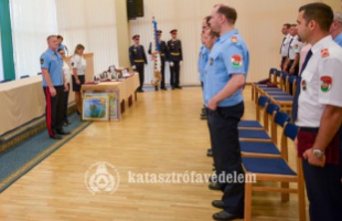 Első tisztek, hősök, születésnaposok