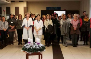 A kórházban már felgyúlt az első adventi gyertya fénye