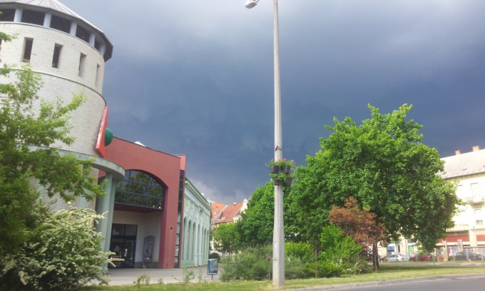 Kezdődik a plázaláz