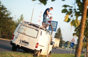 A Rádió Most köszönti a városba érkezőket
