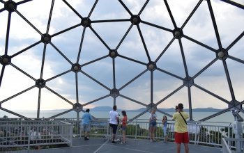 II.Balaton Piknik: világsztárok váltják egymást a Gömbkilátónál