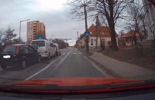Egymásba szaladt három autó a Füredi és a Nádor utca sarkán