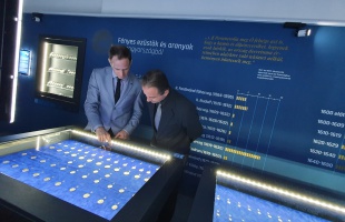 Somogyban talált több száz éves érmék kiállítása a múzeumban
