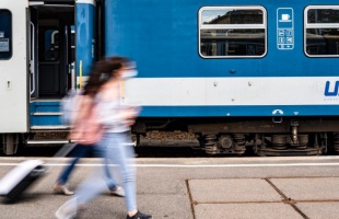 Tovább szigorít a Volánbusz és a MÁV
