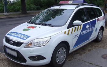 Elmenekült a rendőrök elől, majd árokba csapódott