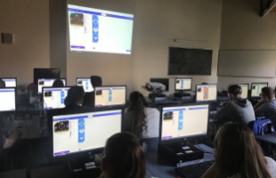A programozással ismerkedtek a Kaposvári Egyetem hallgatói