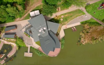 Kapaszkodjatok meg valamiben, itt egy újabb drone kisfilm a desiről